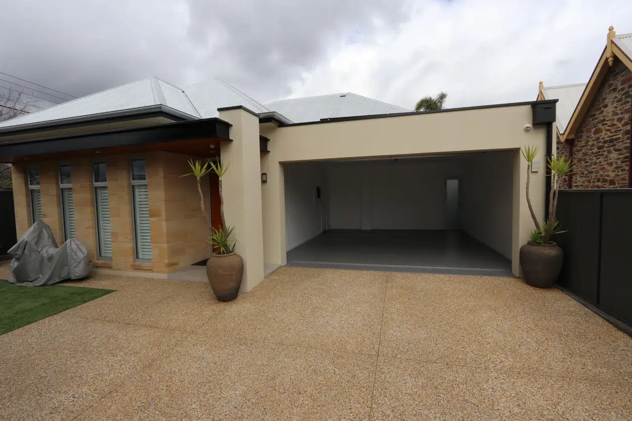 unley garage outside view after